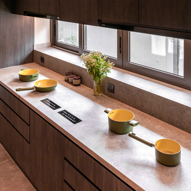 Kartchen Invisible Induction in a modern kitchen space